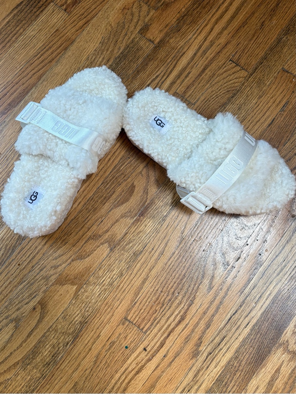 UGG Fluff Yeah Slide. White Plush Shearling Slide with Logo Strap